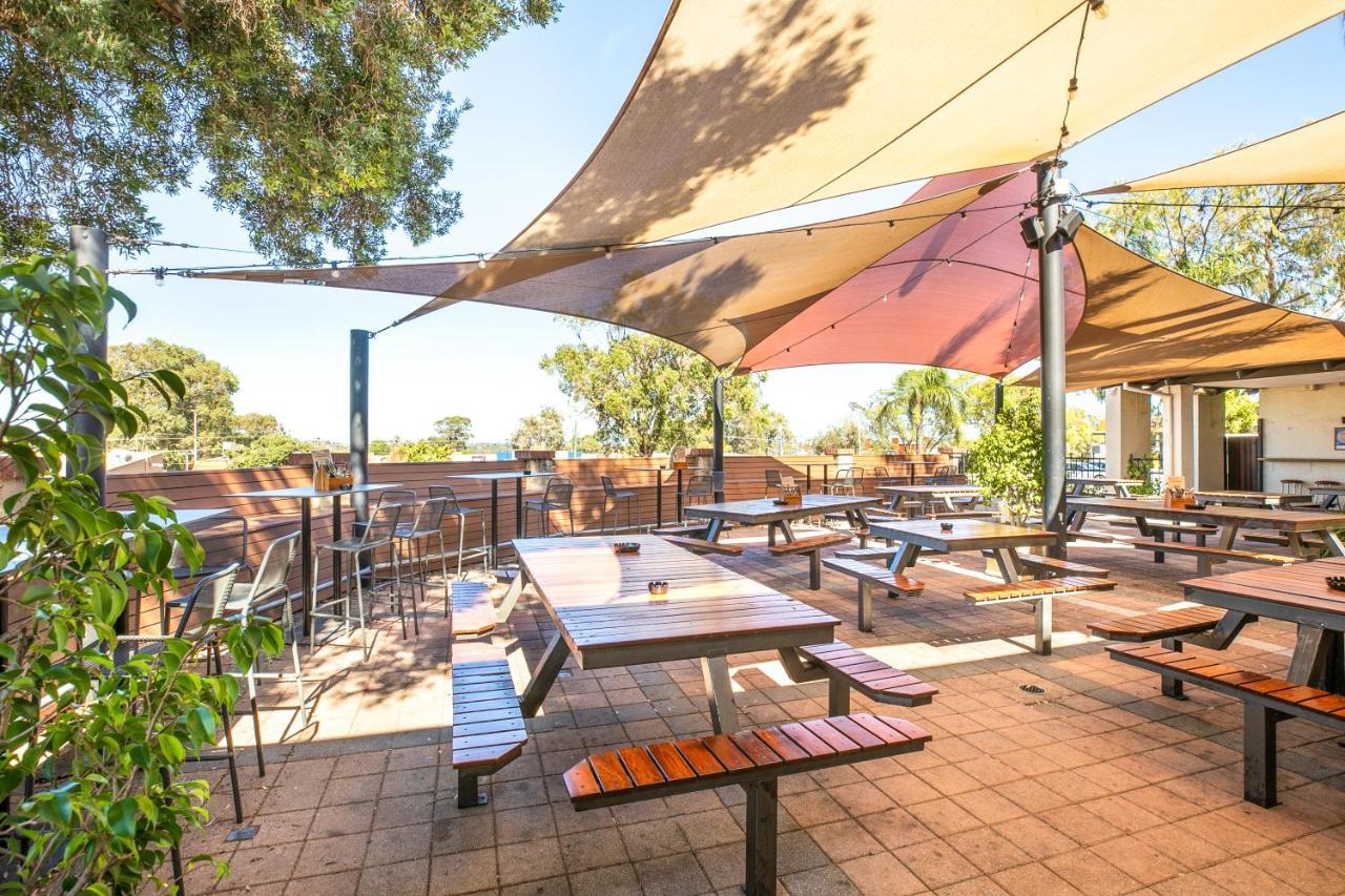 Nightcap At Wanneroo Tavern Exterior photo